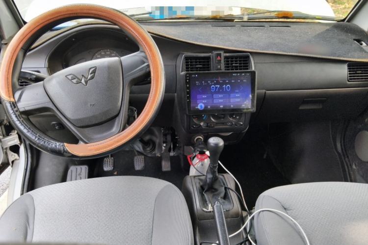 Used Wuling Rongguang 2021 1.5L Extended Standard-Size Window-Sealed Car Air-Conditioned Version 5 Seats L3C Center Console