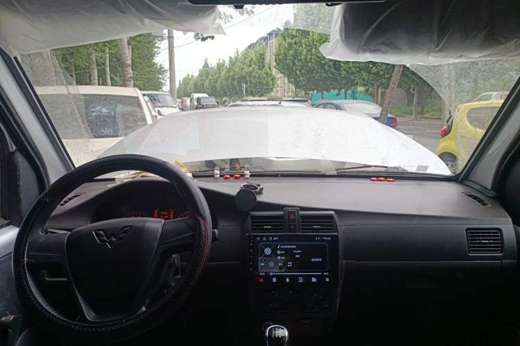 Used Wuling Rongguang 2021 1.5L Extended Basic Version L3C Center Console