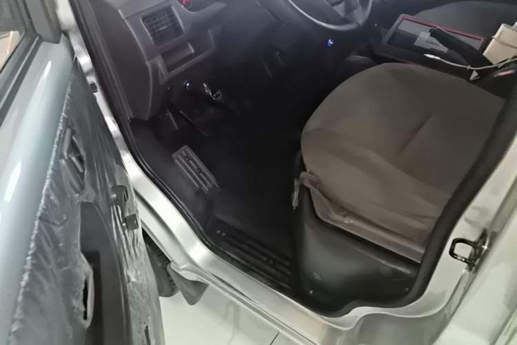 Used Wuling Rongguang 2021 1.5L Extended Basic Version L3C Driver Seat