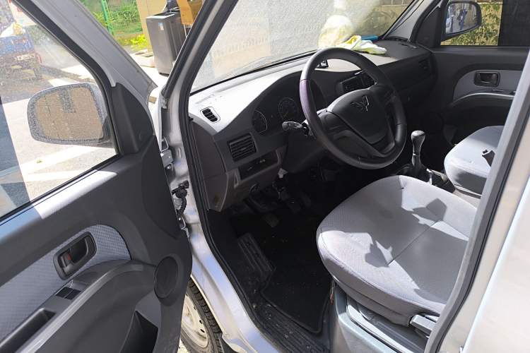 Used Wuling Rongguang 2021 1.5L Extended Standard-Size Window-Sealed Vehicle Air-Conditioned 2-Seater L3C Driver Seat