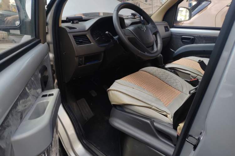 Used Wuling Rongguang 2021 1.2L S Base Model Window-Sealed Car Standard Version 5-Seater LSI Driver Seat