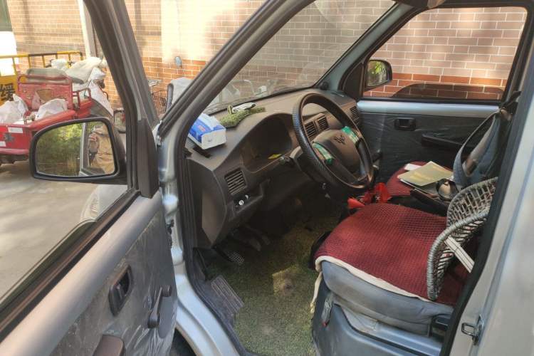 Used Wuling Rongguang 2021 1.5L Extended Standard Model Enclosed-Window Vehicle, Air-Conditioned Version, 5-seater LAR Driver Seat