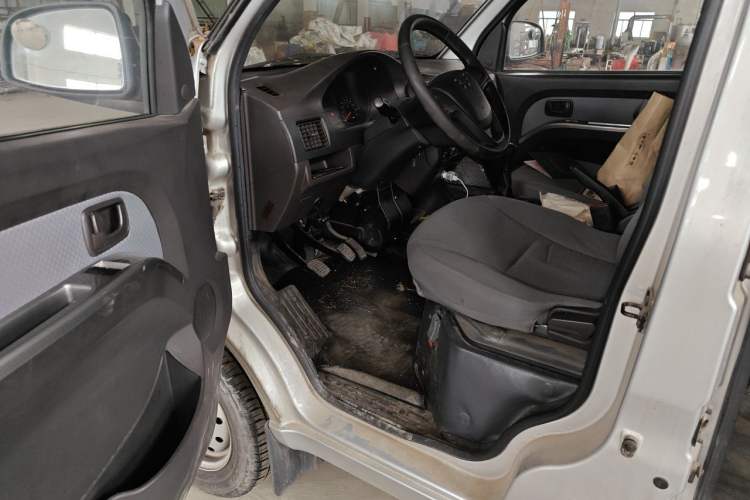 Used Wuling Rongguang 2021 1.5L Extended Basic Enclosed-Window Vehicle 2 Seats L3C Driver Seat