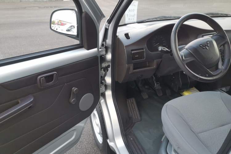 Used Wuling Rongguang 2021 1.5L Extended Basic Enclosed-Window Vehicle 2 Seats L3C Driver Seat
