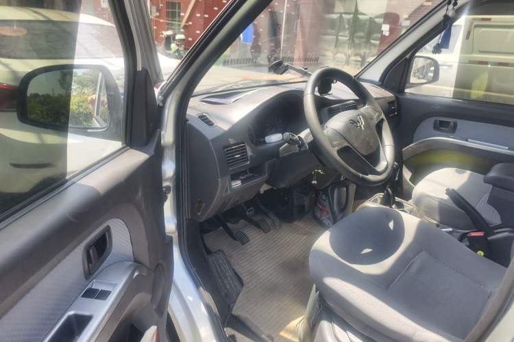 Used Wuling Rongguang 2021 1.5L Extended Standard Version with Air Conditioning – L3C Driver Seat