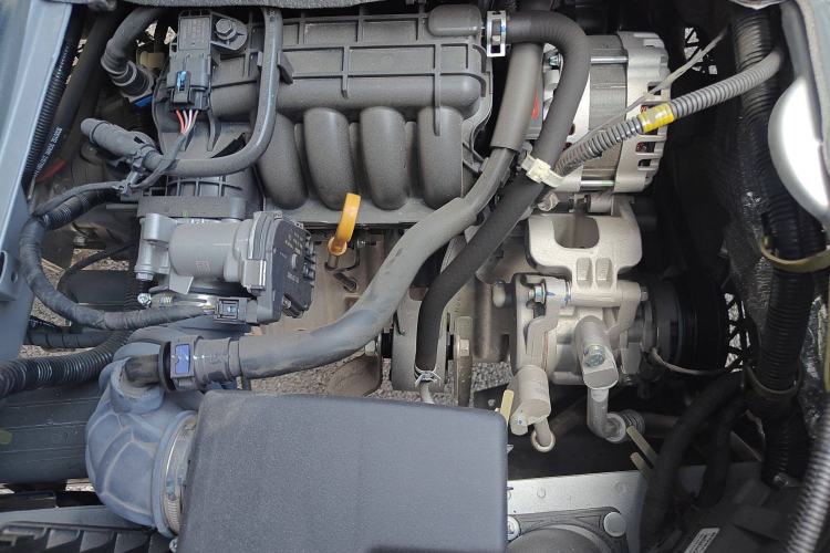 Used Wuling Rongguang 2021 1.5L Extended Standard Version with Air Conditioning – L3C Engine Bay