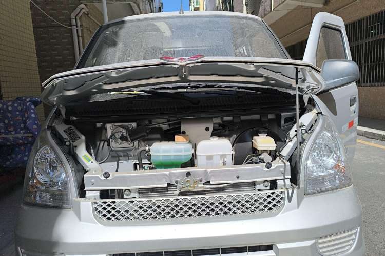 Used Wuling Rongguang 2021 1.5L Extended Standard-Size Window-Sealed Vehicle Air-Conditioned 2-Seater L3C Engine Bay