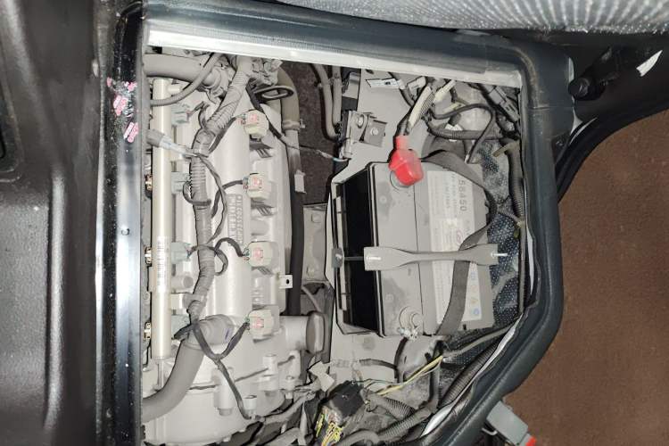Used Wuling Rongguang 2021 1.5L Extended Standard Version with Air Conditioning – L3C Engine Bay Left