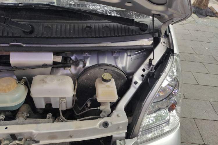 Used Wuling Rongguang 2021 1.5L Extended Basic Version L3C Engine Bay Left