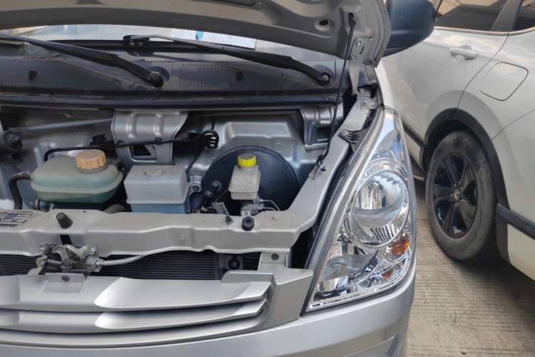 Used Wuling Rongguang 2021 1.2L S Base Model Window-Sealed Car Standard Version 5-Seater LSI Engine Bay Left