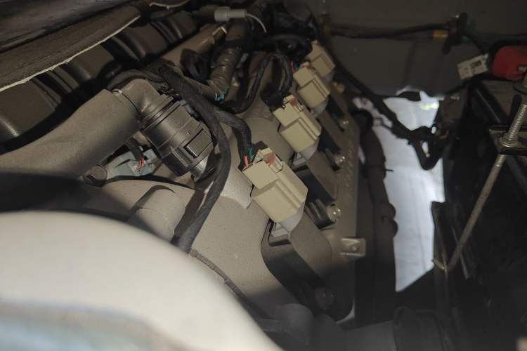 Used Wuling Rongguang 2021 1.5L Extended Standard Version with Air Conditioning – L3C Engine Bay Left