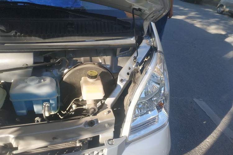 Used Wuling Rongguang 2021 1.5L Extended Basic Window-Sealed 5-Seat L3C Car Engine Bay Left