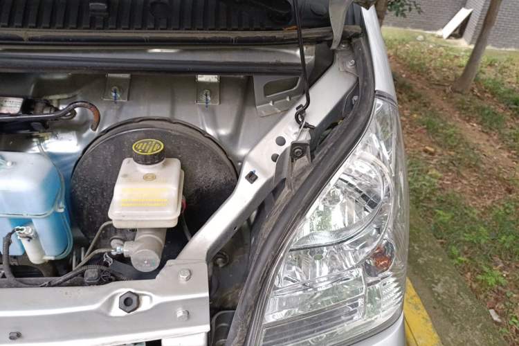 Used Wuling Rongguang 2021 1.5L Extended Standard Model Air-Conditioned Version LAR Engine Bay Left