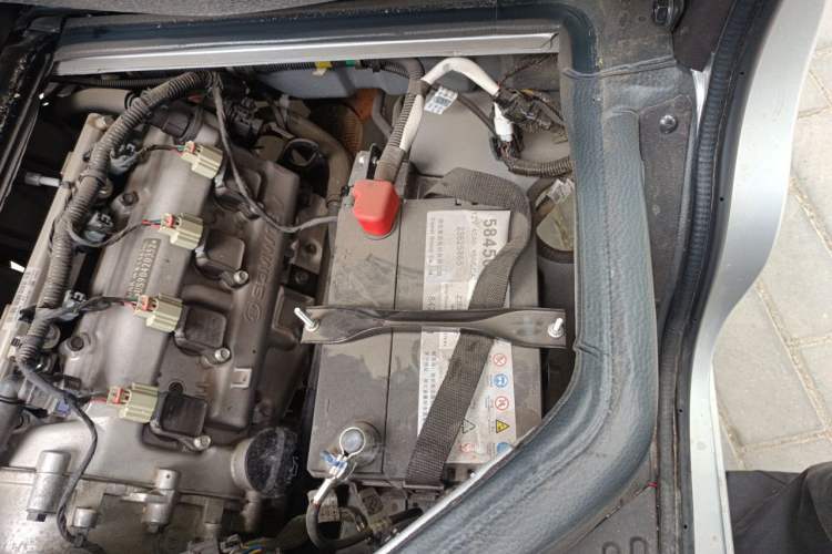 Used Wuling Rongguang 2021 1.5L Extended Basic Version L3C Engine Bay Left