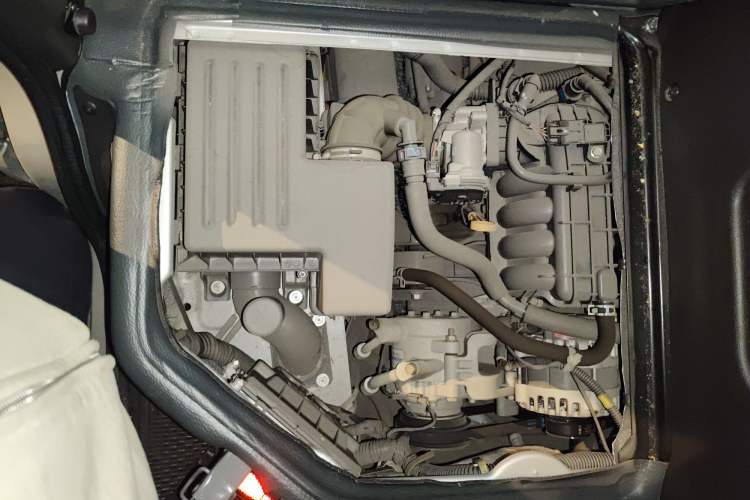 Used Wuling Rongguang 2021 1.5L Extended Standard Version with Air Conditioning – L3C Engine Bay Right
