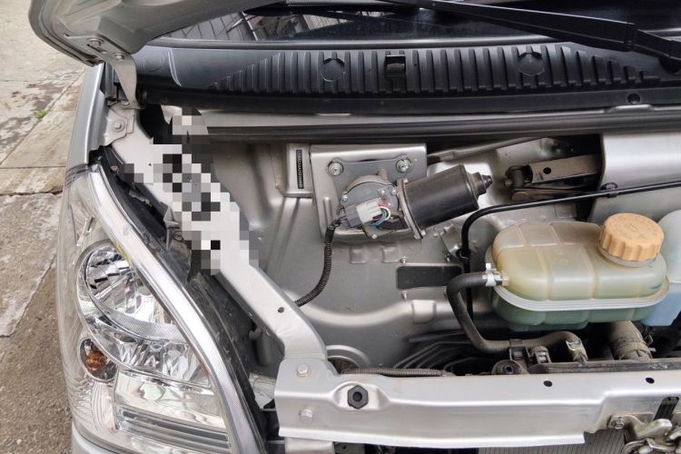 Used Wuling Rongguang 2021 1.5L Extended Standard Model Power-Assist Version LAR Engine Bay Right