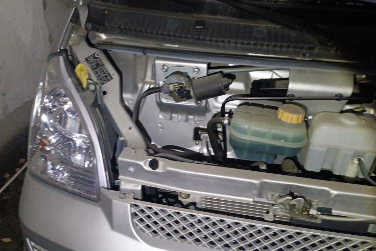 Used Wuling Rongguang 2021 1.5L Extended Standard Version with Air Conditioning – L3C Engine Bay Right