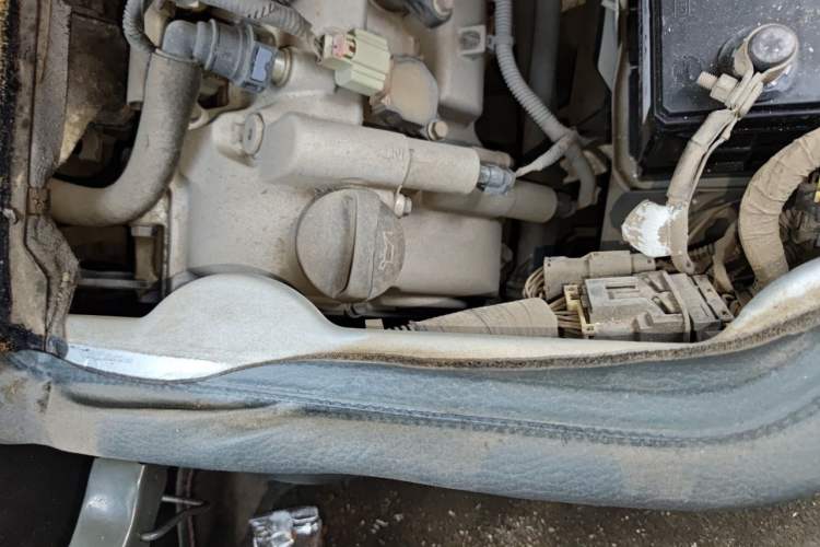Used Wuling Rongguang 2021 1.5L Extended Standard Model Air-Conditioned Version LAR Engine Bay Right