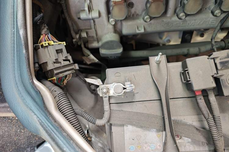 Used Wuling Rongguang 2021 1.5L Extended Standard Version with Power Steering L3C Engine Bay Right