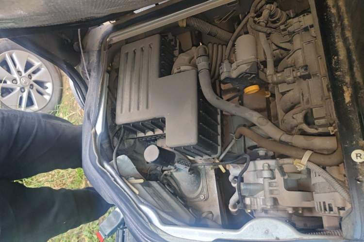 Used Wuling Rongguang 2021 1.5L Extended Basic Window-Sealed 5-Seat L3C Car Engine Bay Right