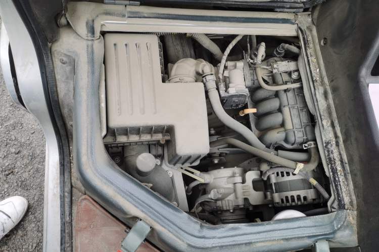 Used Wuling Rongguang 2021 1.5L Extended Standard Version with Air Conditioning – L3C Engine Bay Right