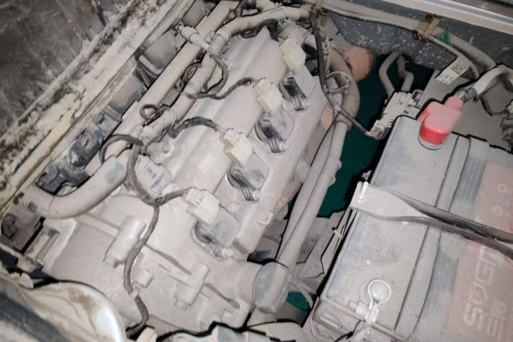 Used Wuling Rongguang 2021 1.5L Extended Standard Version with Air Conditioning – L3C Engine Bay Right