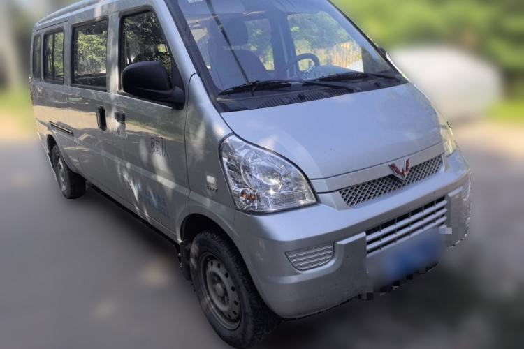 Used Wuling Rongguang 2021 1.5L Extended Basic Version L3C Front Right 45 Deg