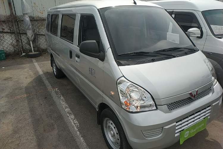 Used Wuling Rongguang 2021 1.5L Extended Basic Version L3C Front Right 45 Deg