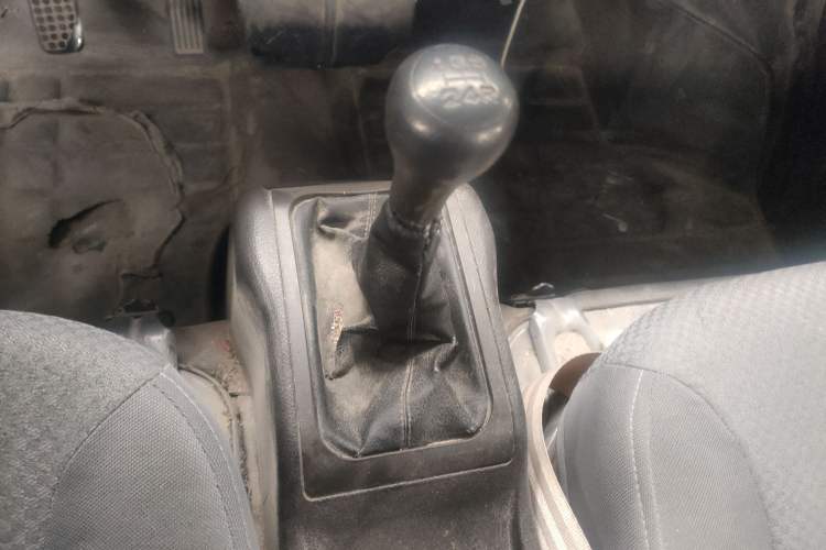 Used Wuling Rongguang 2021 1.5L Extended Standard Version with Air Conditioning – L3C Gear Lever