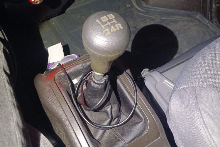 Used Wuling Rongguang 2021 1.5L Extended Standard Version with Air Conditioning – L3C Gear Lever