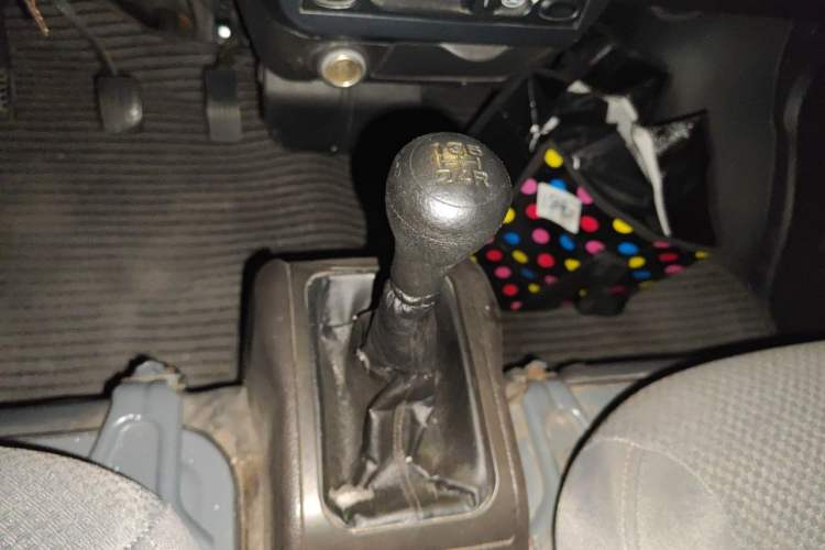 Used Wuling Rongguang 2021 1.5L Extended Standard Version with Air Conditioning – L3C Gear Lever