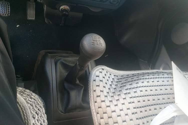 Used Wuling Rongguang 2021 1.5L Extended Basic Window-Sealed 5-Seat L3C Car Gear Lever