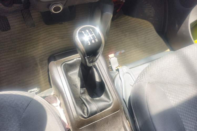 Used Wuling Rongguang 2021 1.5L Extended Standard Version with Air Conditioning – L3C Gear Lever