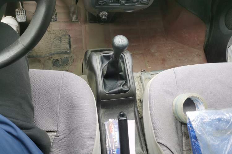 Used Wuling Rongguang 2021 1.5L Extended Standard Version with Air Conditioning – L3C Gear Lever