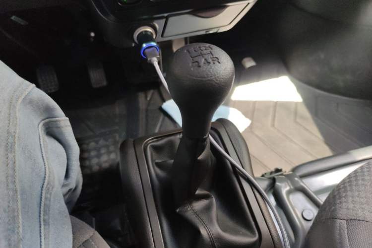 Used Wuling Rongguang 2021 1.5L Extended Standard Version with Air Conditioning – L3C Gear Lever