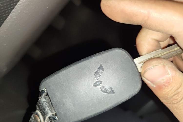 Used Wuling Rongguang 2021 1.5L Extended Standard Version with Air Conditioning – L3C Interior 1