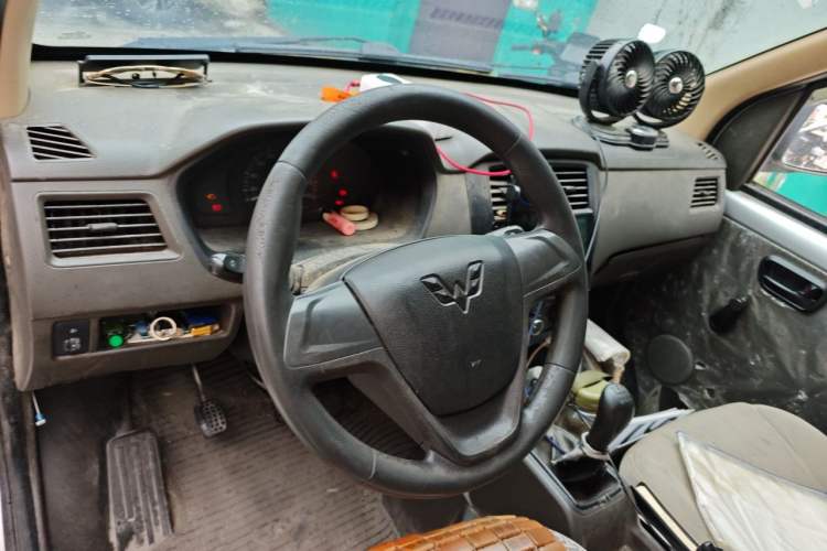 Used Wuling Rongguang 2021 1.2L S Basic Model Enclosed-Window Vehicle Practical 2-Seat LSI Interior 2