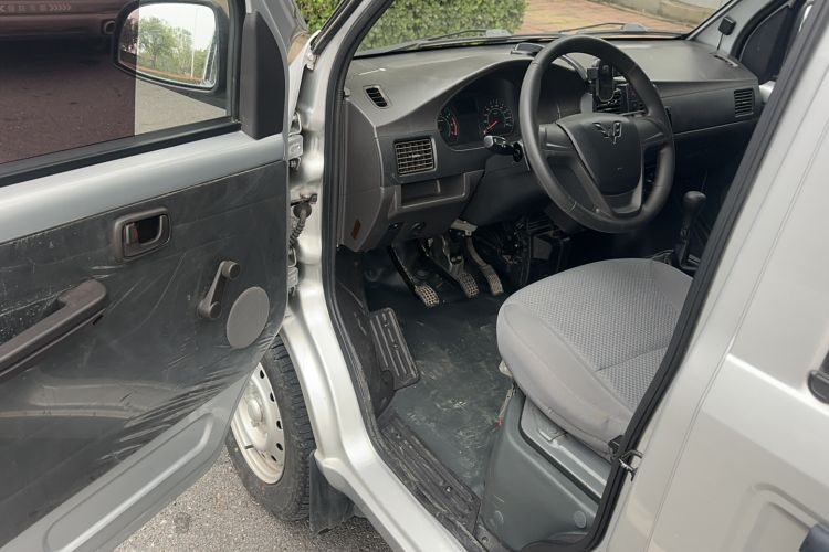Used Wuling Rongguang 2021 1.5L Extended Basic Version L3C Interior 2