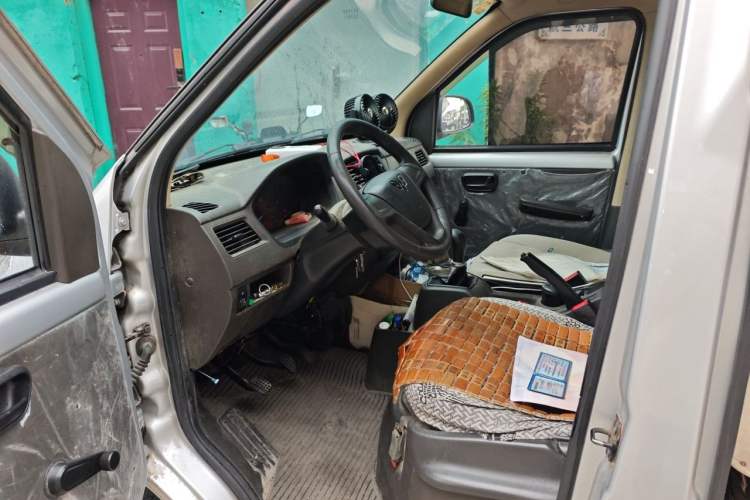 Used Wuling Rongguang 2021 1.2L S Basic Model Enclosed-Window Vehicle Practical 2-Seat LSI Interior 3