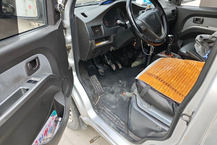 Used Wuling Rongguang 2021 1.5L Extended Standard Version with Air Conditioning – L3C Interior 3