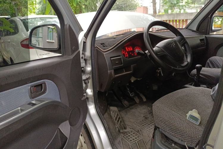 Used Wuling Rongguang 2021 1.5L Extended Standard Model Air-Conditioned Version LAR Interior 3