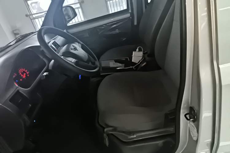 Used Wuling Rongguang 2021 1.5L Extended Basic Version L3C Left Front Seat