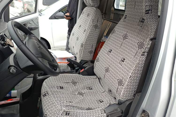 Used Wuling Rongguang 2021 1.5L Extended Basic Enclosed-Window Vehicle 2 Seats L3C Left Front Seat