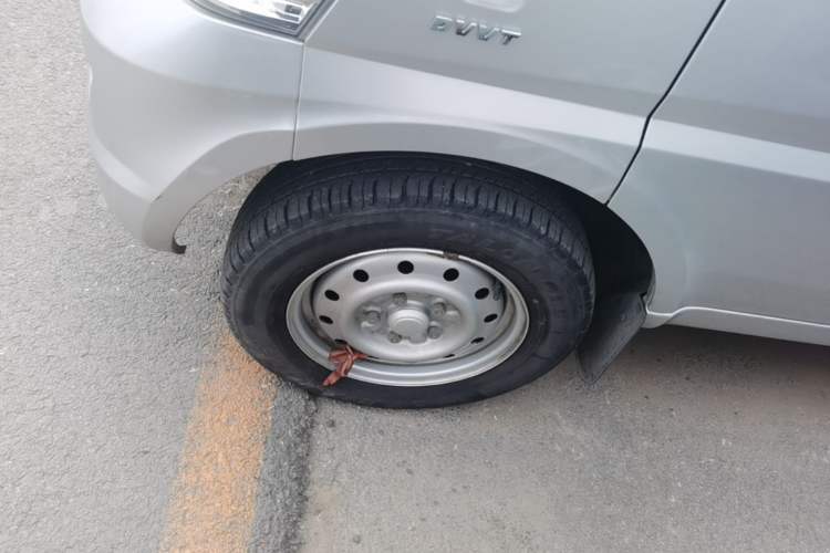 Used Wuling Rongguang 2021 1.5L Extended Basic Model LAR Left Front Wheel Hub