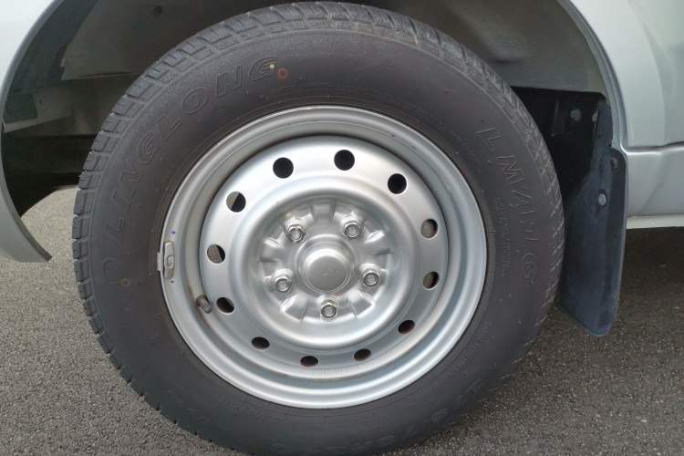 Used Wuling Rongguang 2021 1.5L Extended Basic Enclosed-Window Vehicle 2 Seats L3C Left Front Wheel Hub