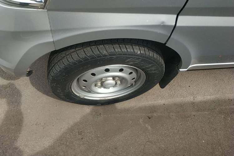 Used Wuling Rongguang 2021 1.5L Extended Basic Version L3C Left Front Wheel Hub