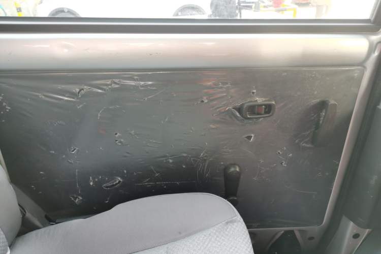 Used Wuling Rongguang 2021 1.5L Extended Standard Version with Air Conditioning – L3C Left Rear Door Interior