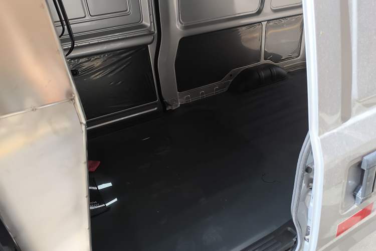 Used Wuling Rongguang 2021 1.5L Extended Standard-Size Window-Sealed Vehicle Air-Conditioned 2-Seater L3C Left Rear Seat