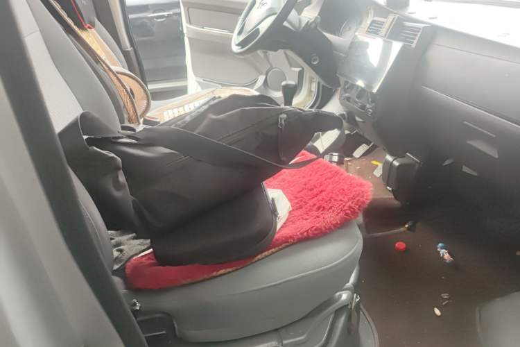 Used Wuling Rongguang 2021 1.5L Extended Basic Version L3C Left Rear Seat
