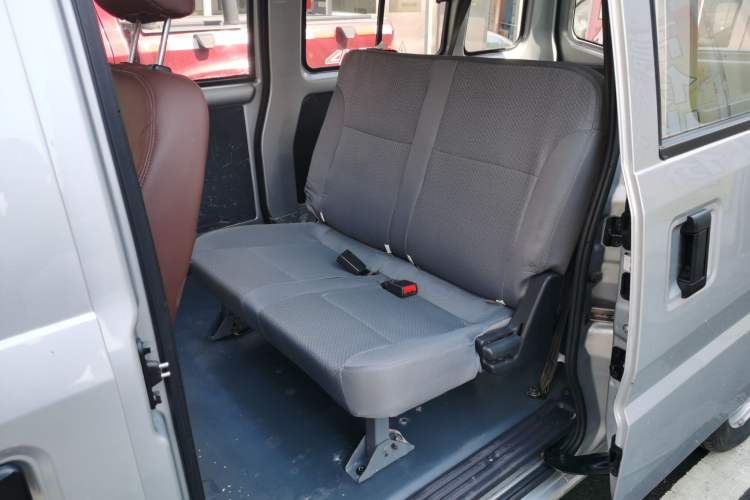 Used Wuling Rongguang 2021 1.5L Extended Standard Version with Air Conditioning – L3C Left Rear Seat